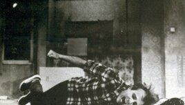 A női partőrség szeme láttára